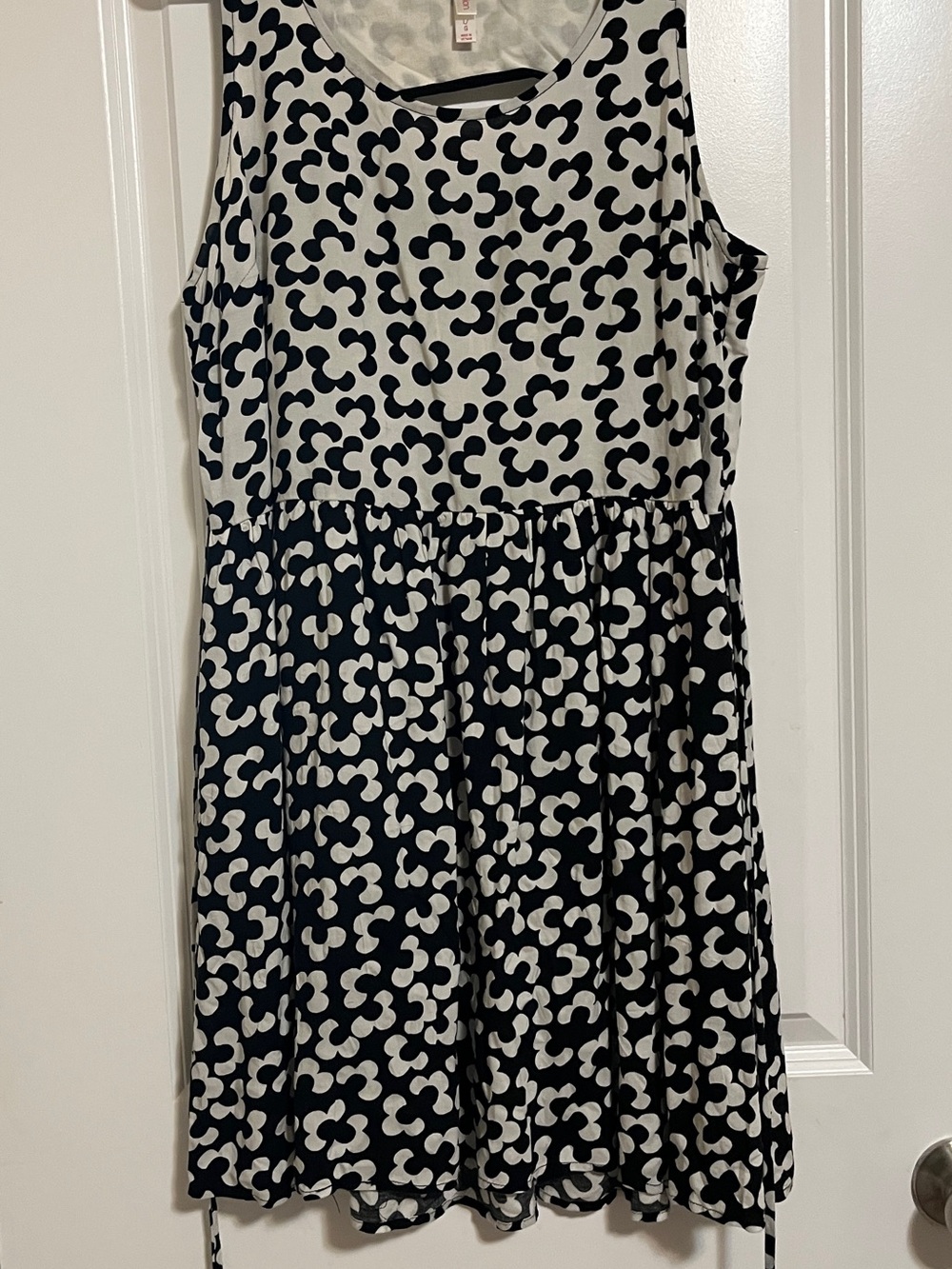 Xhilaration Black and White Printed Sleeveless Dress